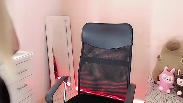 sweet royal  online show from October 24, 2025, 6:01 am