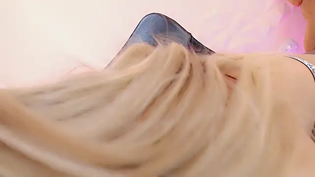 sweet royal  online show from October 26, 2025, 2:28 pm