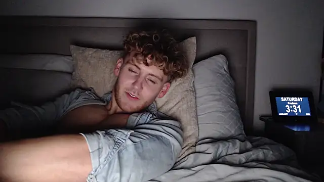 Snapshot of DominantAlex18 chatting on January 17, 2026, 3:32 am DominantAlex18 online show from January 17, 2026, 3:32 am