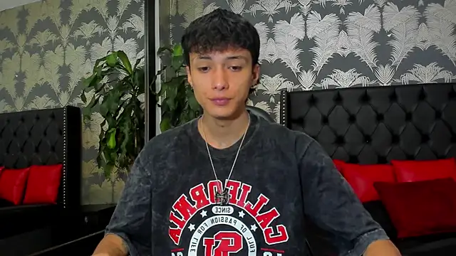 Lean Portman online show from April 6, 2026, 2:18 pm