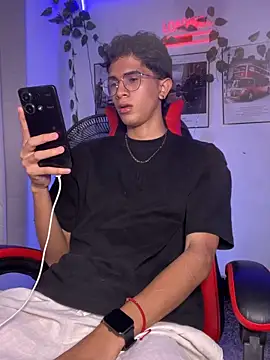 rickyvalentino online show from September 19, 2025, 2:48 am
