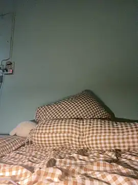 Fin-xinh18 online show from October 25, 2025, 1:34 pm