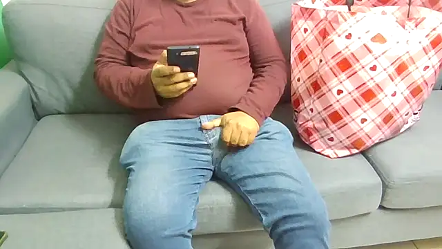 HomHot47 online show from February 11, 2026, 2:33 am