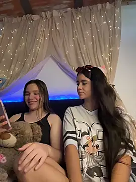 Snapshot of Ashley_and_Zoe chatting on January 8, 2026, 5:41 pm Ashley and Zoe online show from January 8, 2026, 5:41 pm