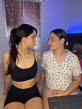 Snapshot of Ashley_and_Zoe chatting on March 2, 2026, 6:15 pm Ashley and Zoe online show from March 2, 2026, 6:15 pm