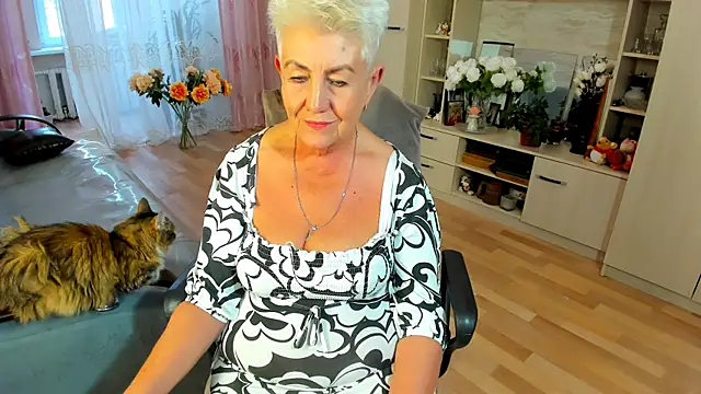HotandMature online show from July 7, 2026, 2:53 pm