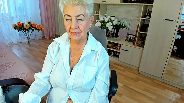 HotandMature online show from January 12, 2026, 8:43 am