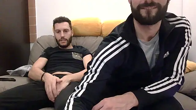 Amicisegreti online show from November 28, 2025, 9:48 pm