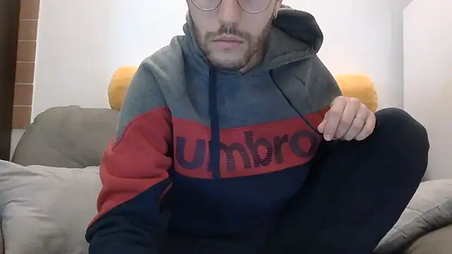 Amicisegreti online show from March 19, 2026, 6:24 am