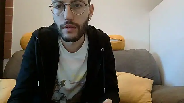 Amicisegreti online show from January 7, 2026, 7:24 am