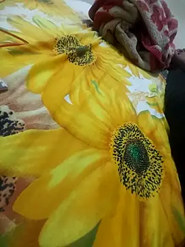 mommylover5 online show from October 23, 2025, 5:00 pm