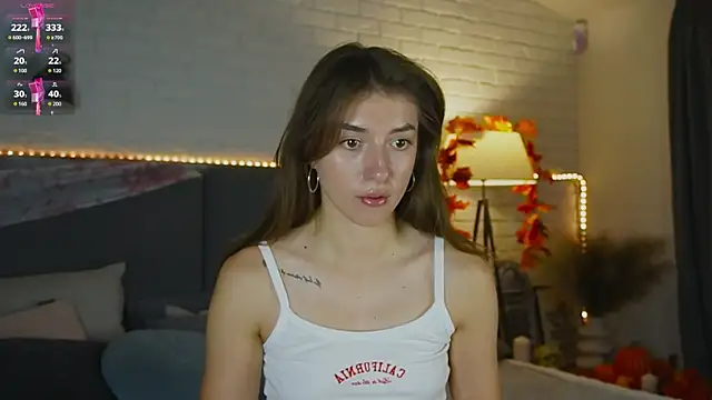 SweetVikki online show from October 25, 2025, 7:03 pm