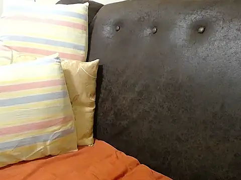 bustylaura4u online show from October 22, 2025, 11:14 pm