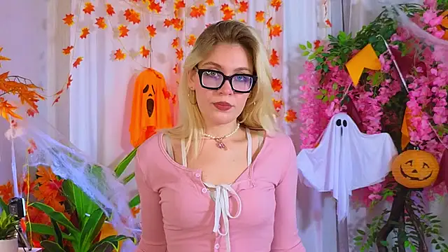 Snapshot of GraceCaldwell chatting on October 28, 2025, 4:39 pm GraceCaldwell online show from October 28, 2025, 4:39 pm