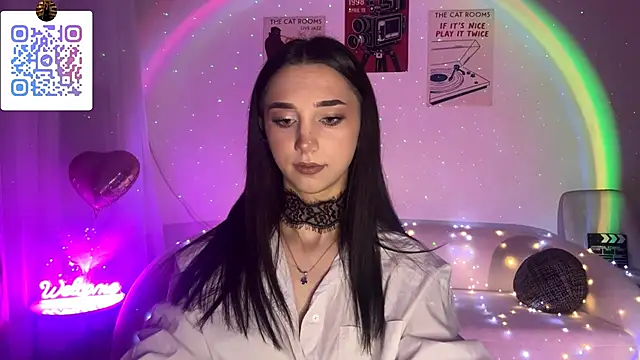 LinaMour online show from April 23, 2026, 10:33 pm