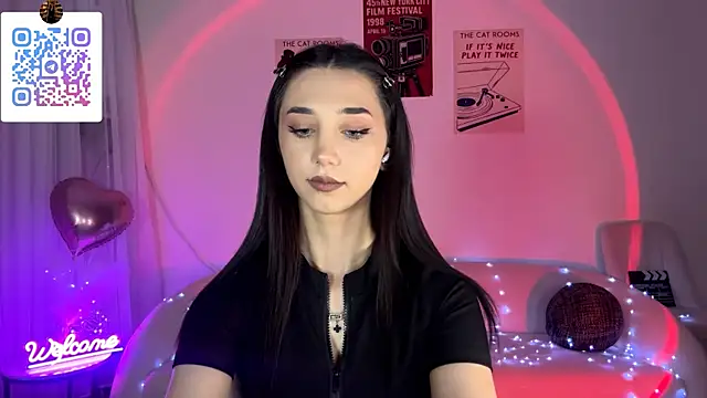 Snapshot of LinaMour chatting on May 29, 2026, 10:27 pm LinaMour online show from May 29, 2026, 10:27 pm