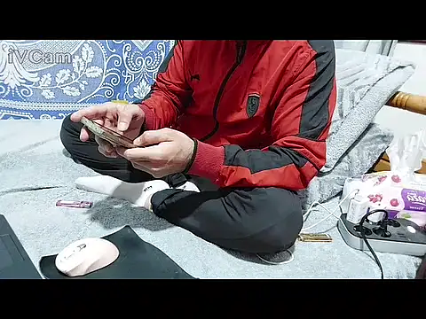 yazinyazin1 online show from February 24, 2026, 5:36 pm