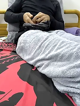 yazinyazin1 online show from November 24, 2025, 9:48 pm