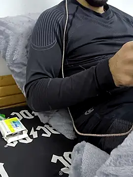 yazinyazin1 online show from November 26, 2025, 1:22 pm