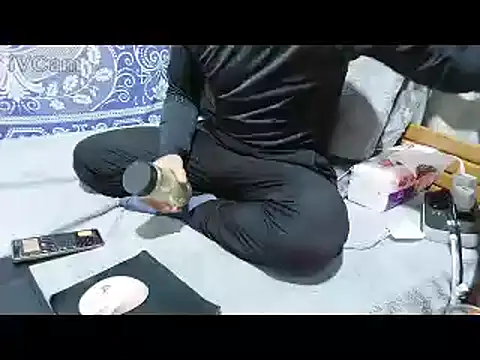 yazinyazin1 online show from February 5, 2026, 8:48 pm