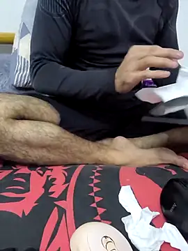 yazinyazin1 online show from December 2, 2025, 7:48 pm