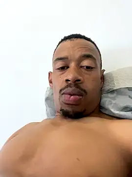 Snapshot of fitsexyman chatting on November 15, 2025, 5:00 am fitsexyman online show from November 15, 2025, 5:00 am