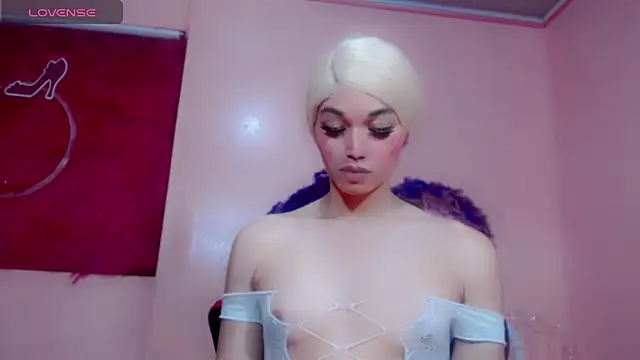 Candy Walker  online show from November 20, 2025, 3:51 am