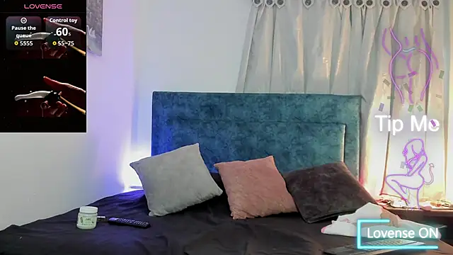 BrendaRousee online show from September 24, 2025, 2:01 pm