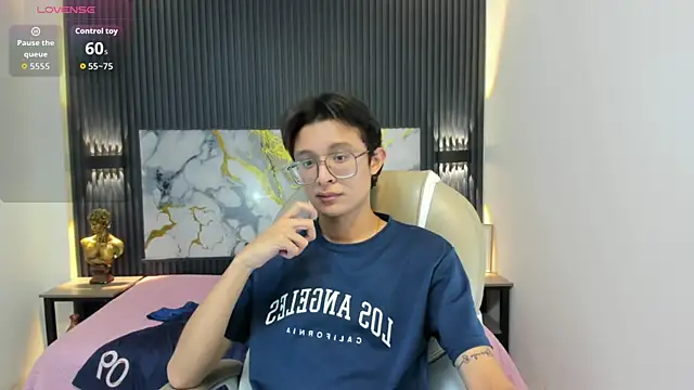 SantiagoRusso18 online show from November 13, 2025, 3:32 am