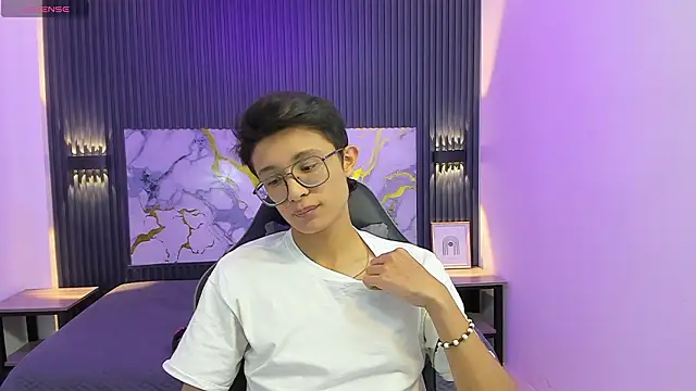 SantiagoRusso18 online show from January 31, 2026, 8:07 pm