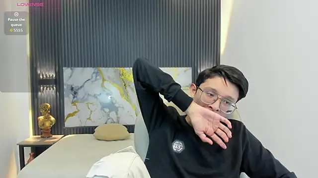 SantiagoRusso18 online show from October 15, 2025, 12:02 pm