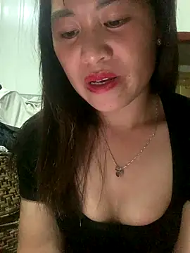tuyetnhi-00 online show from September 20, 2025, 2:22 pm