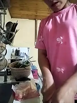 tuyetnhi-00 online show from October 6, 2025, 11:33 am