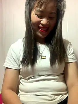 tuyetnhi-00 online show from October 13, 2025, 1:34 pm