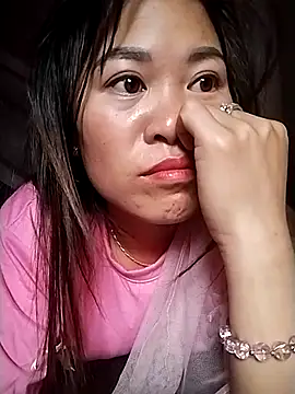 tuyetnhi-00 online show from October 7, 2025, 1:17 am