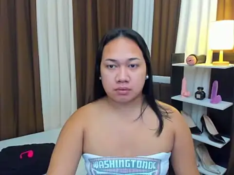 Snapshot of TsUncutKaren chatting on October 16, 2025, 3:20 pm TsUncutKaren online show from October 16, 2025, 3:20 pm