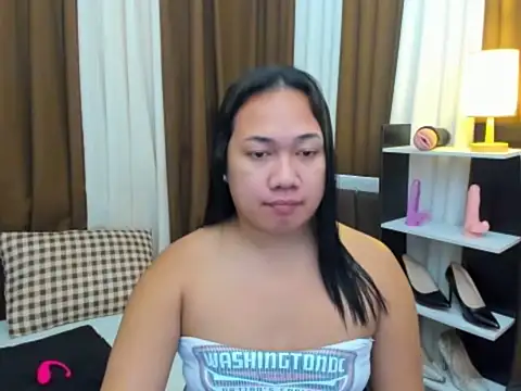 Snapshot of TsUncutKaren chatting on October 18, 2025, 4:31 pm TsUncutKaren online show from October 18, 2025, 4:31 pm