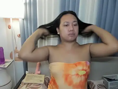 Snapshot of TsUncutKaren chatting on November 12, 2025, 4:33 pm TsUncutKaren online show from November 12, 2025, 4:33 pm