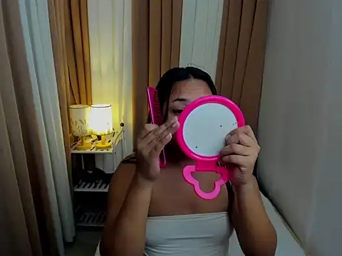 Snapshot of TsUncutKaren chatting on November 3, 2025, 5:27 pm TsUncutKaren online show from November 3, 2025, 5:27 pm