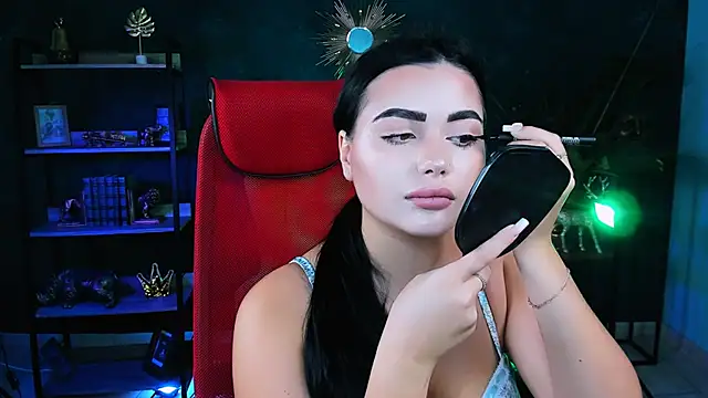 NaomiWilsons online show from November 14, 2025, 8:29 am