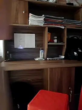 LazdyLy online show from November 9, 2025, 2:43 pm