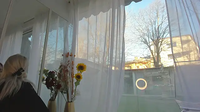 Ella Vee online show from March 10, 2026, 6:28 am