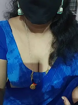 Snapshot of luci-queen chatting on May 25, 2026, 7:40 am luci-queen online show from May 25, 2026, 7:40 am