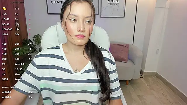 nylaa rose online show from October 23, 2025, 6:50 pm