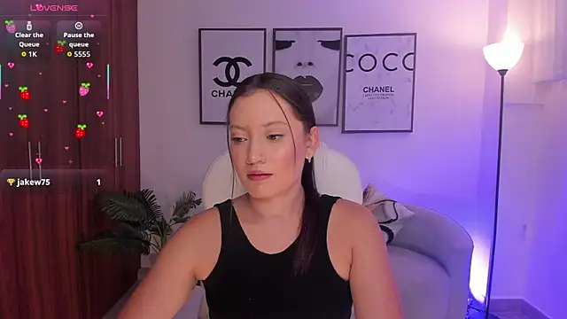 nylaa rose online show from September 16, 2025, 6:53 pm