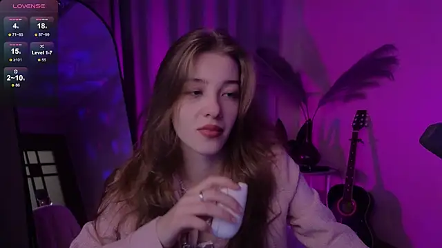 Snapshot of AstraMist chatting on October 8, 2025, 2:18 pm AstraMist online show from October 8, 2025, 2:18 pm