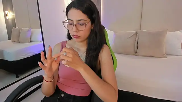 desireee  online show from February 18, 2026, 12:45 pm