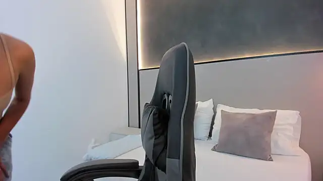 Snapshot of desireee_ chatting on October 20, 2025, 12:17 pm desireee online show from October 20, 2025, 12:17 pm