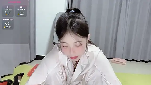 nuonuo321 online show from November 3, 2025, 11:36 am