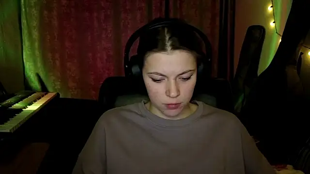 CutieAnny online show from March 18, 2026, 9:37 pm